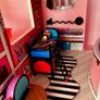 Huge lol house Dolls Accessories like new Image 4