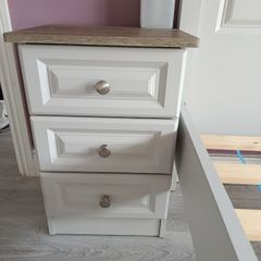 2x bedside table