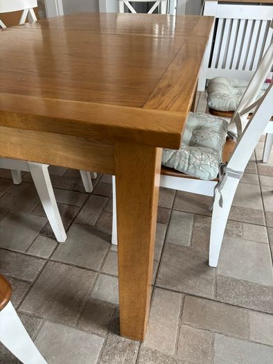 table & chairs