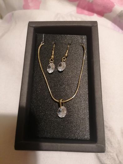 necklace and earrings set
