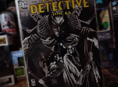Detective Comics ! Batman ! Issue #834 ! Black & White Cover ! Zatanna Appearance ! 2007 ! by DC Comics !