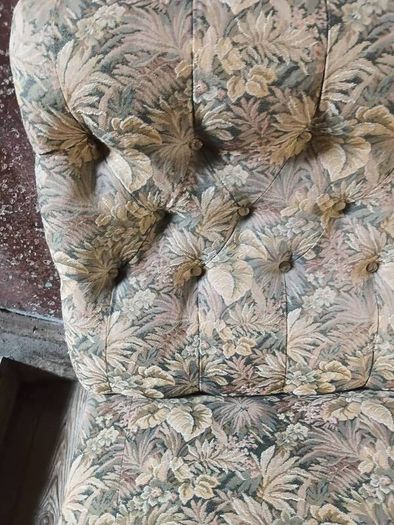 Victorian antique Settee