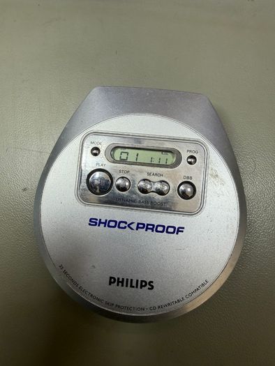 2 x walkman  and 2 x Discman