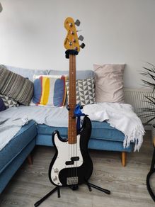 Lefty Encore P Bass Guitar Fender Amp