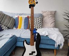 Lefty Encore P Bass Guitar Fender Amp