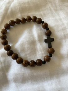 Bracelet beaded with cross