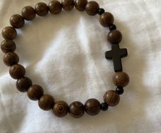 Bracelet beaded with cross