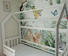 Bed House-shaped