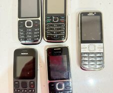 5 x Nokia phones