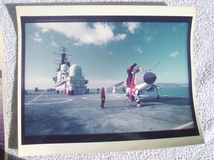ROYAL NAVY (photoprints x 5) - Sea Harrier fighter jets, F174 Frigate & aircraft carrier deck with aircraft (1980's / 1990's)