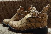 Snake print Ankle Boots, size 38