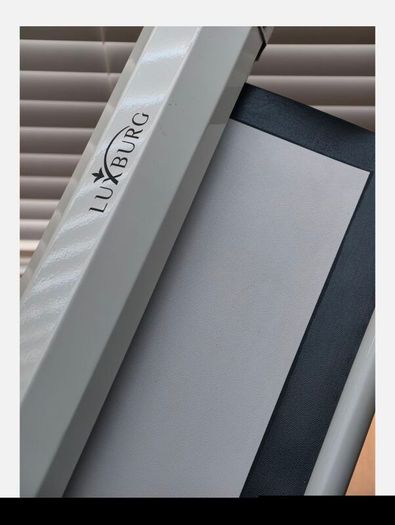 Luxburg 120" Matte White Manual Pull-Down Projector Screen