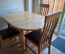 FOR FREE Solid wooden kitchen table - extendable with 4 chairs