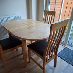 FOR FREE Solid wooden kitchen table - extendable with 4 chairs