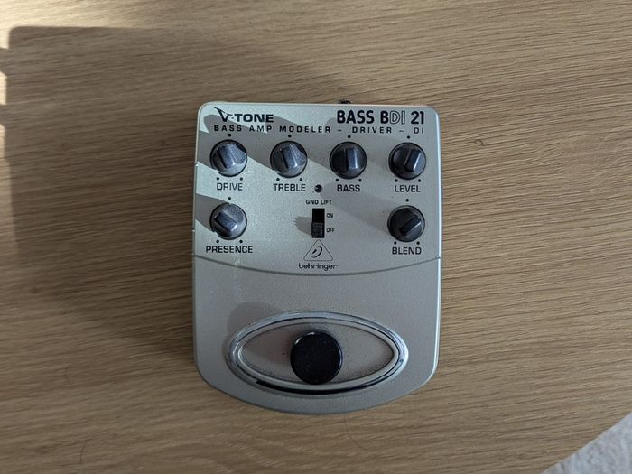 Behringer BDI21 V-Tone Bass Amp Modeler