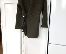 Vince Cashmere 30% & Wool 70% Sweater Size M