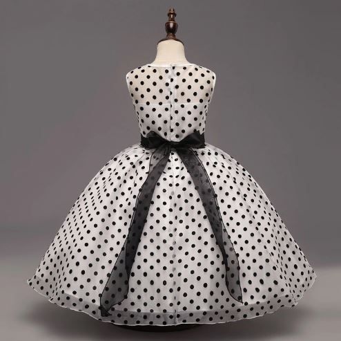 New Girls polka dots dress size 5-6 yrs