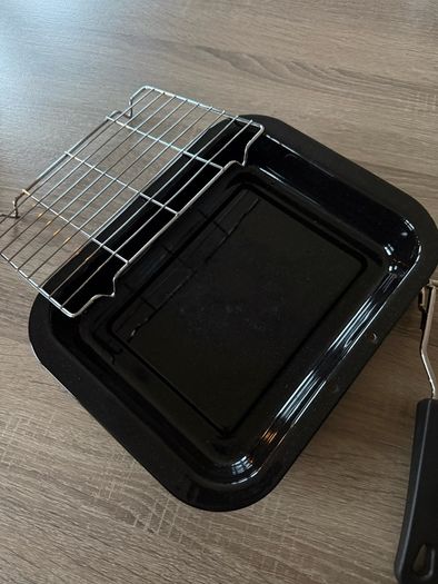 Grill & oven pan with detachable handle