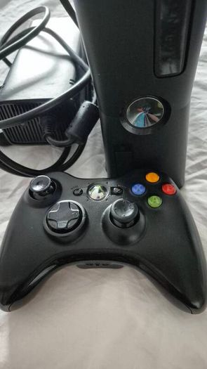Xbox 360 slim hdmi with controller and games