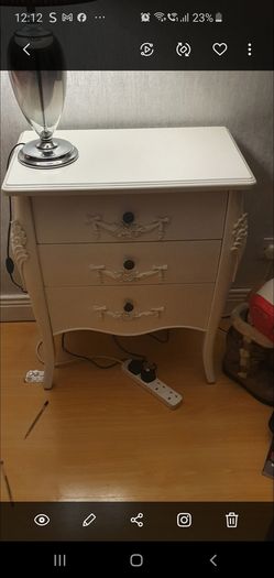 bed side lockers