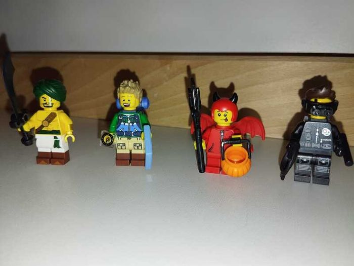 LEGO Collectible Minifigures Series 16  Lot of 4