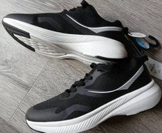 New women's trainers size 6