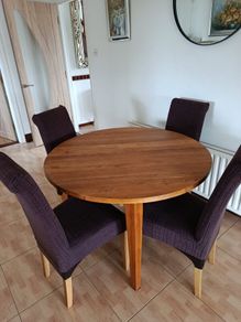Oak Dining room  table with 4 chairs