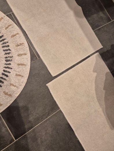 bathroom rug