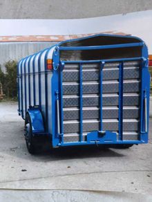 Tractor cattle trailer
