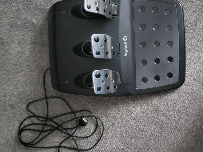 Logitech G920 wheel + pedals