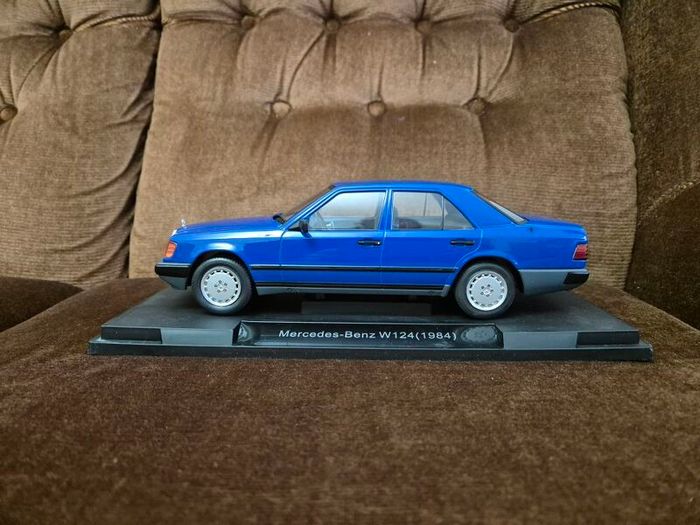 Mercedes 1:18 model car