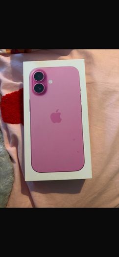 iPhone 16 pink