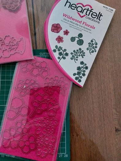 Heartfelt stamps and dies set- wildwood florals and bird heaven