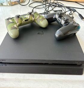 PS4 slim console & 2 controllers