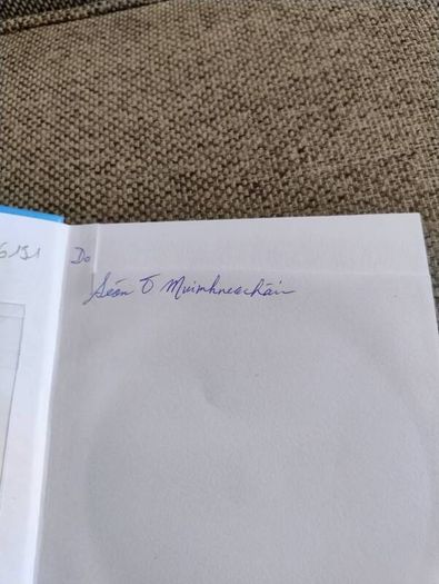 Gleanntan an Aoibhnis Danta agus Amhrain le Sean O Muimhneacain 2011 signed by the author plus 2 CDs included see photos FREE STANDARD POSTAGE INCLUDED