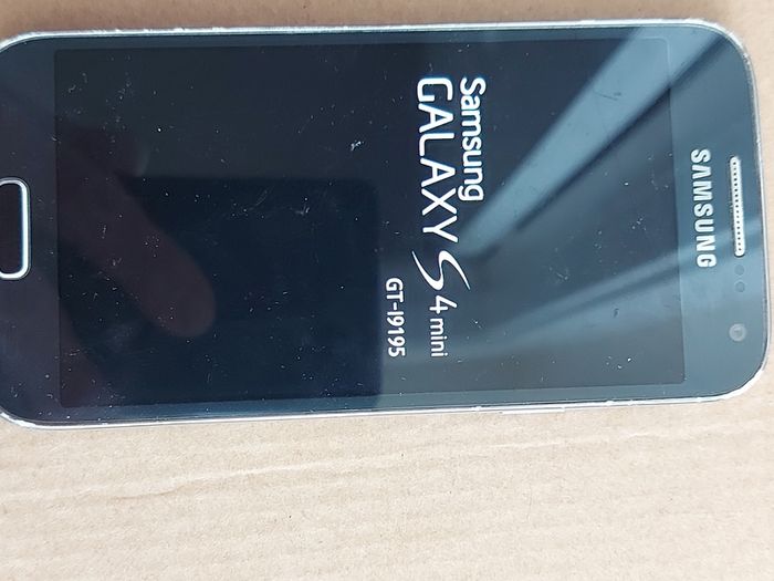 Samsung Galaxy S4 mini, 8gb, Model GT-I9195, in excellent cosmetic and working condition