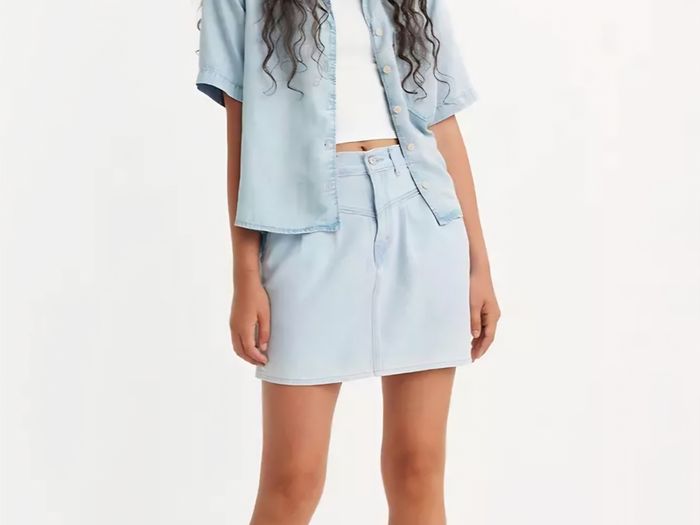 Levi's Light Wash Blue Denim Pleated Featherweight Mini Skirt 12UK/40EU