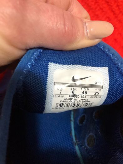 Mens Nike trainers size 6 reduced
