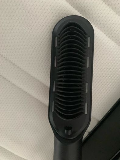 Wavytalk viral hair straightener brush