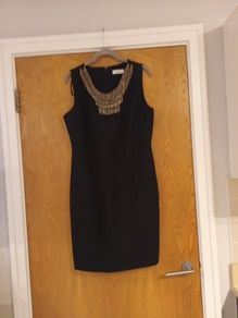 Dunnes Gallery  Black Dress.    S.14.    NEW - No Tag.