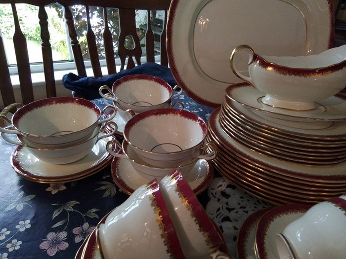 Aynsley Sixty One Piece Dinner Service