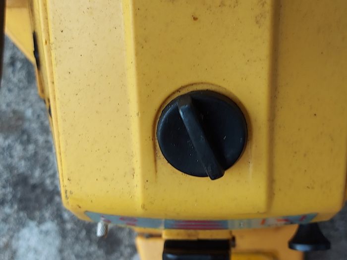 Petrol Chainsaw in like new condition,  Blade & motor, See Pictures