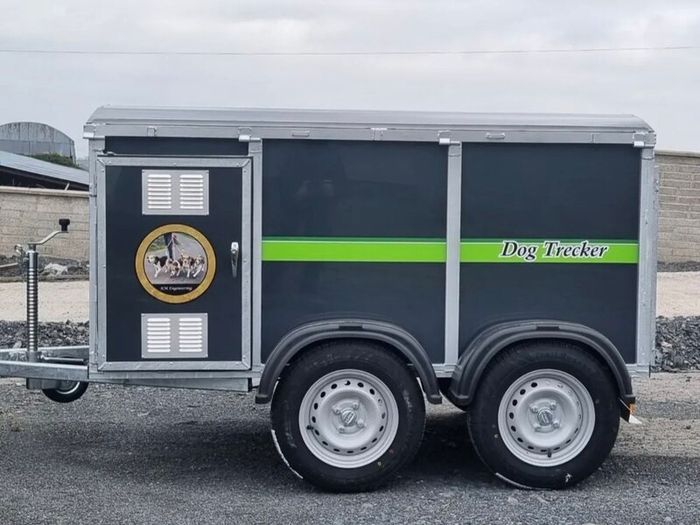4 birth dog trailer