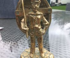 Heavy solid brass sailor with boat on back, 1979, D18 post 10e