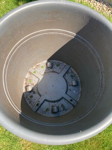 planter with wheels