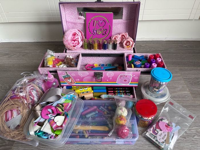 Arts & Craft Supplies