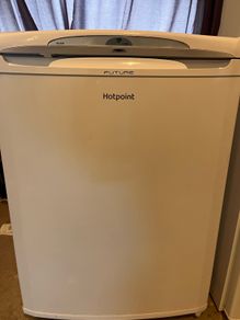 Hotpoint under counter fridge