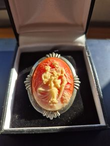 Vintage Cameo Brooch