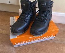 Workwear safety boots