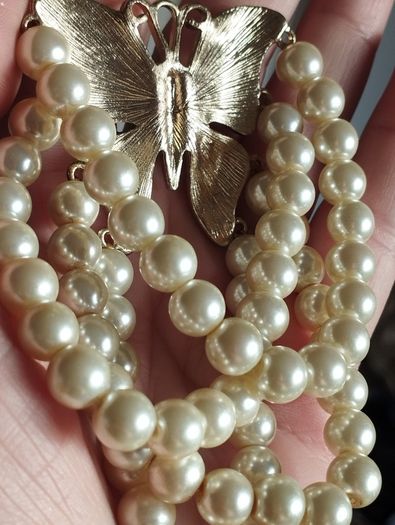 A beautiful faux pearl butterfly bracelet.